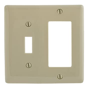 【中古】【インポート品・未当て嵌める】ブライアントElectric npj126i Wallplate、ナイロン、中規模、2-gang、1?Toggle、1?Decorator /短絡立ちふさがる器、象牙色