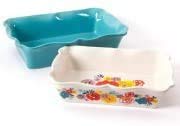 【中古】【輸入品・未使用】The Pioneer Woman Flea Market 2-Piece Decorated Rectangular Ruffle Top Ceramic Bakeware Set%カンマ% turquoise & floral baker by BLOSSOMZ