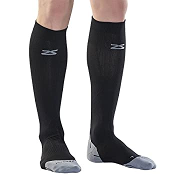 【中古】【輸入品・未使用】Zensah Tech+ コンプレッションソックス???ランニングコンプレッションソックス Medium (Men's 7-9.5%ｶﾝﾏ% Women's 8.5-11) ブラック