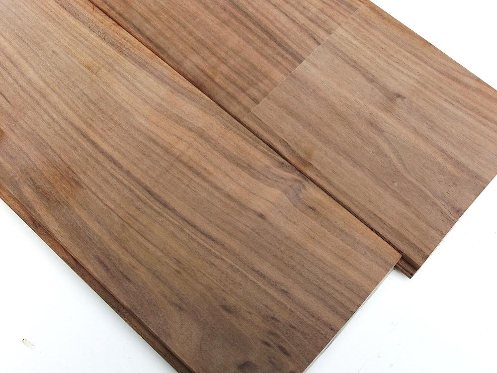 ブラックウォールナット 天然木 くるみ 無垢 オニグルミ 無塗装品 高級材 希少品 幅広品 床材 その他 美しい木目の本格派 豪華な無垢の1巾を実現しました アメリカンブラックウォルナット 無垢 フローリング ユニ 無塗装 １２０ミリ幅 木材倉庫 ムック