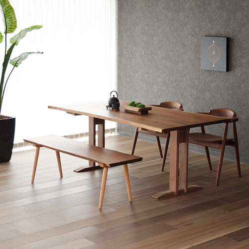 飛騨家具 kijiya 家具工房雉子舎 Mimitsuki 耳付接ぎテーブル セカンドシリーズ 木製二本脚 国産家具 無垢 ダイニングテーブル ウォールナット チェリー|MUKU工房(家具&クラフト)