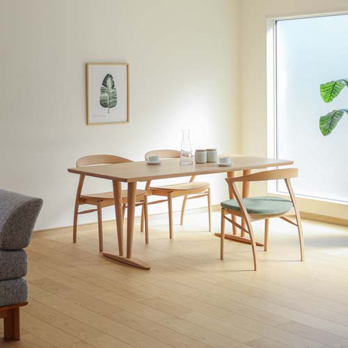 飛騨家具 shirakawa シラカワ aito 彩翔 アームチェア 張座 国産家具 無垢 セミアームチェア ダイニングチェア レッドオーク 布地 合成皮革 本革|MUKU工房(家具&クラフト)
