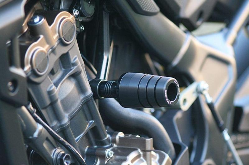 ストライカー(STRIKER) フレームスライダー CBR650R CB650R (19-) ブラックベース ガードスライダー -GS149B-F1｜どしろショップ