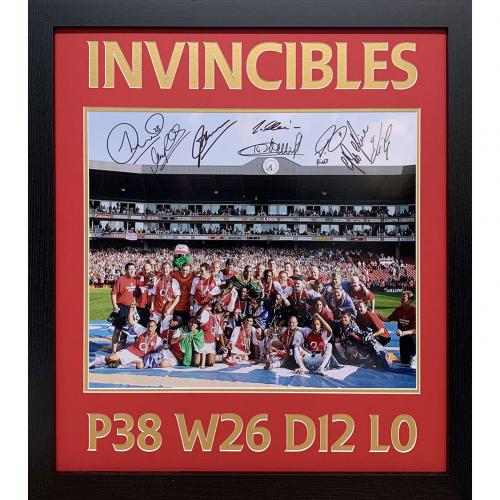 楽天市場 予約ass01 国内未発売 アーセナル 04 Invincibles シーズン 額入り直筆サイン入りフォト サッカー メモラビリア プレミアリーグ Arsenal ベルカンプ アンリ ｅｃムンディアル