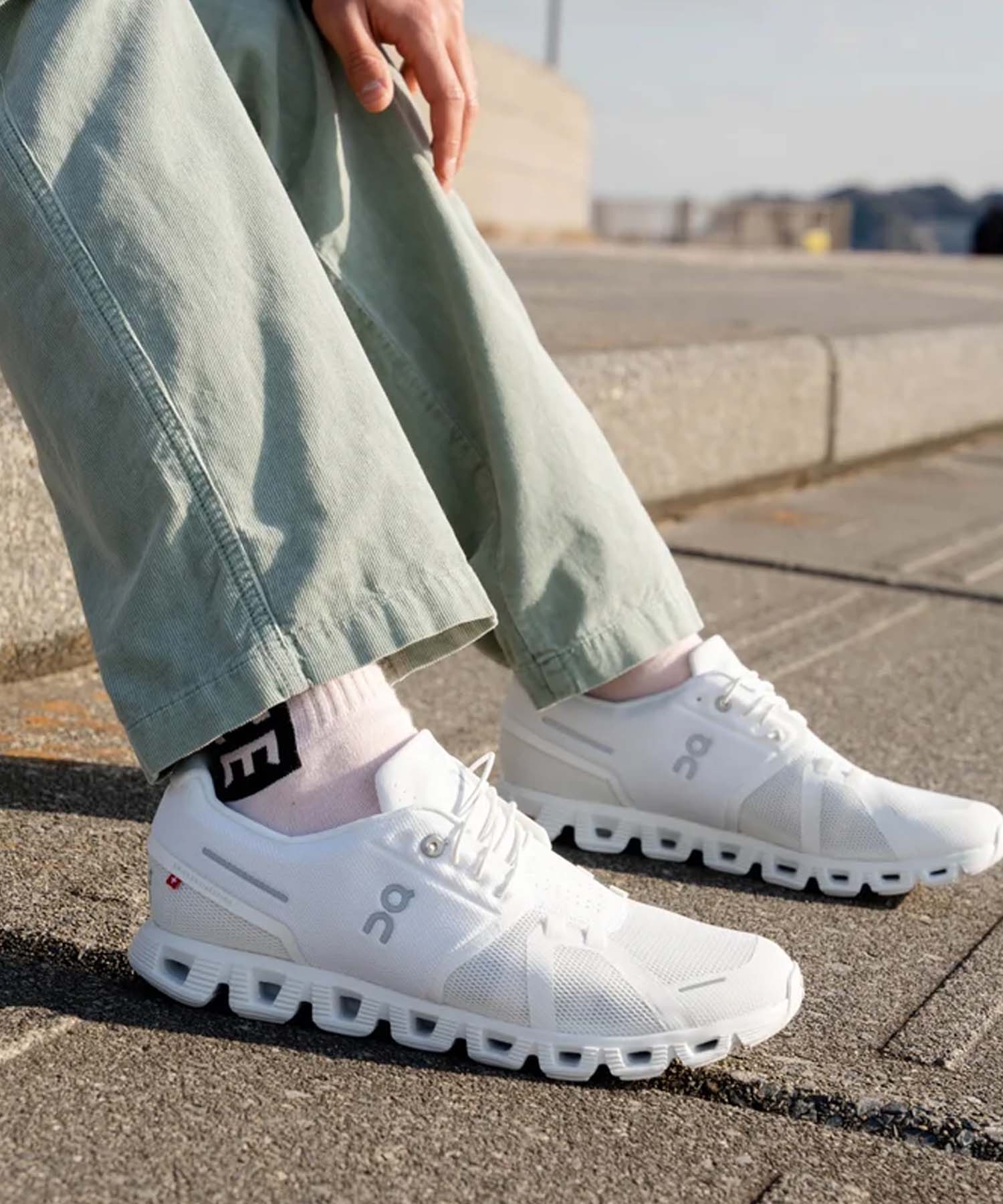 【ON】ホワイト Cloudnova Form 2 スニーカー The Cloudnova collection: Performance & design | On 日本