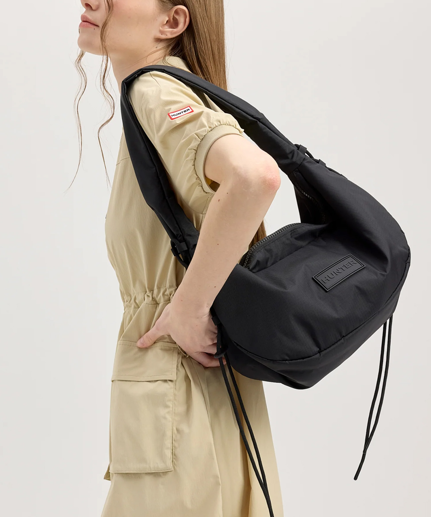 HUNTER 山立ち ショルダーバッグ 肩かけ 関節半月型 旅行 ホー洋弓 ボブ UBS3932NRS-BLK