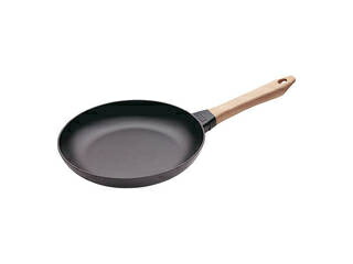 staub ストウブ ストウブ　ウッドハンドルフライパン　２８cm　　 プロユース（業務用）として販売されている国内正規販売ルートの商品です。 家庭用に付属されている生涯保証書（シリアルナンバー）は付属されておりません。予めご了承ください。