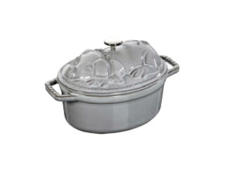 staub ストウブ ピギーココット　１７cm　グレー　40500-176 プロユース（業務用）として販売されている国内正規販売ルートの商品です。 家庭用に付属されている生涯保証書（シリアルナンバー）は付属されておりません。予めご了承ください。