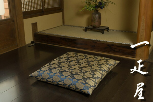 緞子 （ 一重蔓 ・ 名取り草唐草 ）座蒲団取りまかなう 65×69糎 ※夫婦関係判