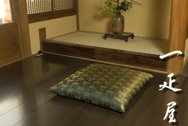 正絹 緞子 （ 名取り草唐草 ・ 黒金 ） 座蒲団取りまかなう 65×69珊 ※夫婦関係判