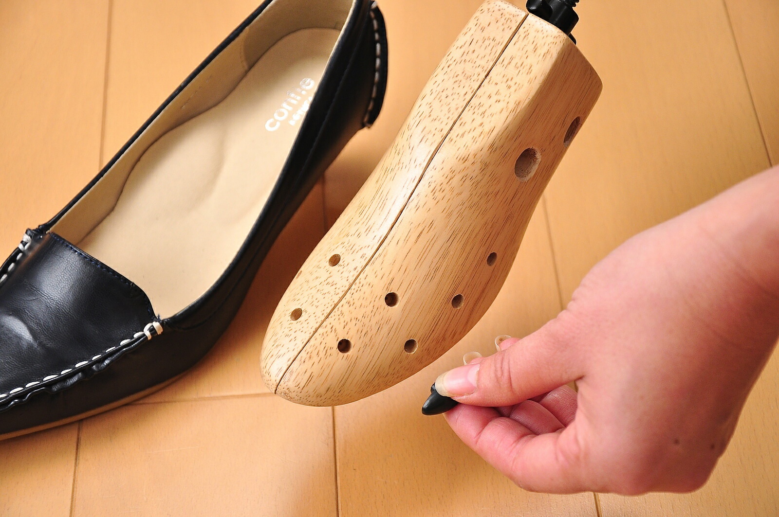 楽天市場 シューズフィット 2個 両足 靴サイズ拡張器 送料無料 きつい靴 外反母趾予防 靴ずれ防止 シューキーパー シューズキーパー シューズストレッチャー 伸ばす 靴お手入れ マーフィー山口 ｑｖｃ 良品販売 Murphyshop