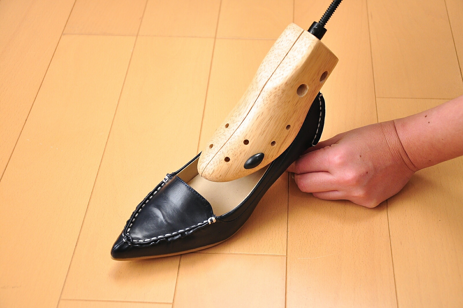 楽天市場 シューズフィット 2個 両足 靴サイズ拡張器 送料無料 きつい靴 外反母趾予防 靴ずれ防止 シューキーパー シューズキーパー シューズストレッチャー 伸ばす 靴お手入れ マーフィー山口 ｑｖｃ 良品販売 Murphyshop