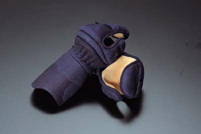 楽天市場】【松勘】剣道防具 甲手単品 冠 1.8分カンムリ刺B 武州紺織刺