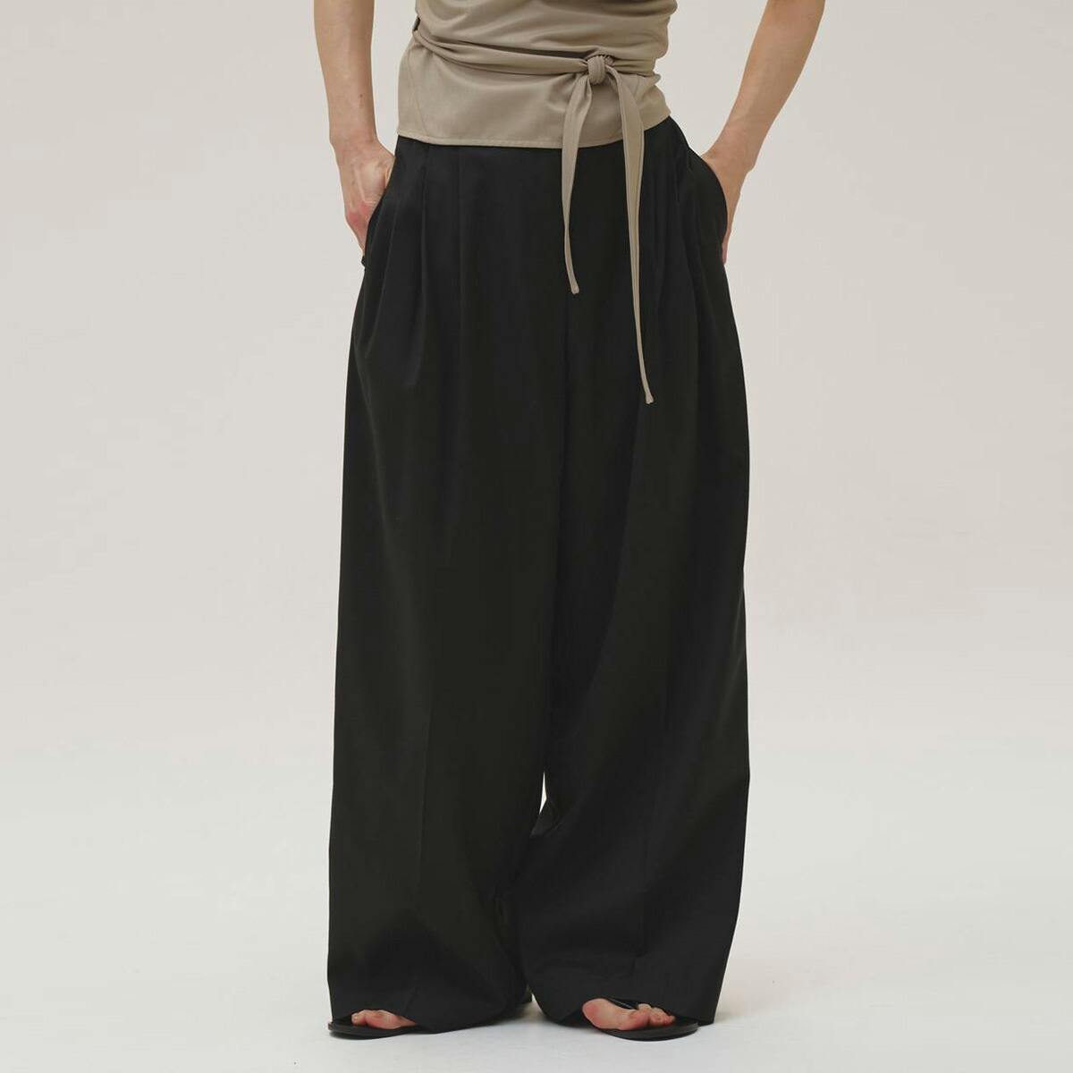 トゥデイフル TODAYFUL Lightweight Tuck Trousers 軽量タックパンツ 12610723 レディース ボトムス ロングパンツ ワイド 2026秋|セレクトショップ ムー