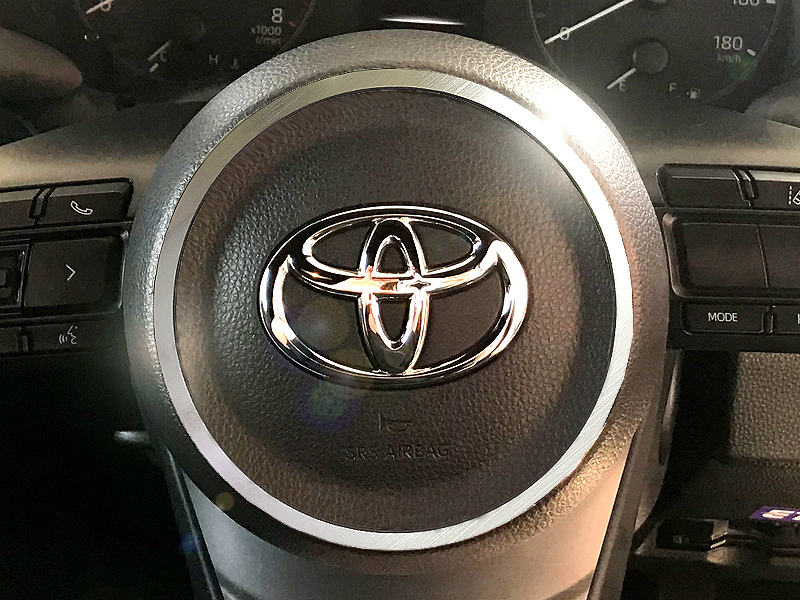 楽天市場 Toyota トヨタ Yaris ヤリス ヤリスクロス 2 専用 ステアリングセンターリング クローム カーアクセサリー専門店 Dmmc