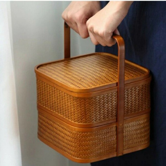 自然素材にこだわったかご 竹 かご ハンドル付き 二段 重箱 四角 漆塗り 手作り 行楽弁当箱 おせち 竹籠 バスケット手提げ アウトドア 竹かご ピクニックランチボックス お正月 迎春 花見 竹細工 和風収納 小物収納 茶道具 インテリア