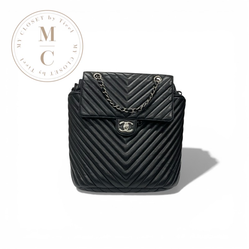 シャネル CHANEL 御徒面子 うしろ側容器に並べる 背嚢 黒いこと 黒 しろがね色 シェブロン V編み目 ココマーク 折りかえし鍵を掛ける チェーン店