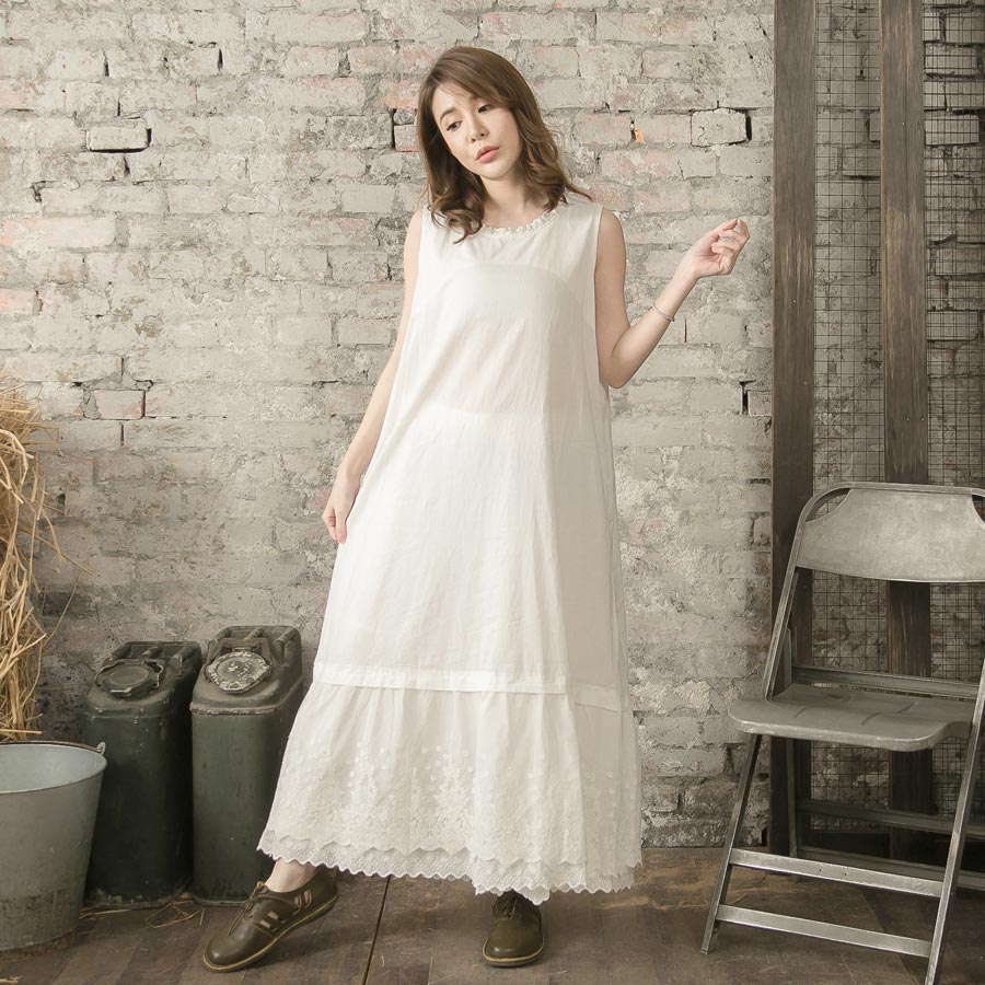 爆安セール 完売御礼 ペチコート ワンピース ロング 全4色 ライトブラウン 薄茶色 インナー 長袖 胸元 刺繍レース 見せ 重ね着 コットン100 綿100 天然素材 裾 見せ ペチコート 秋服 秋物 秋用 秋冬 冬服 冬物 冬用 在庫一掃 Allentownfencerepair Com