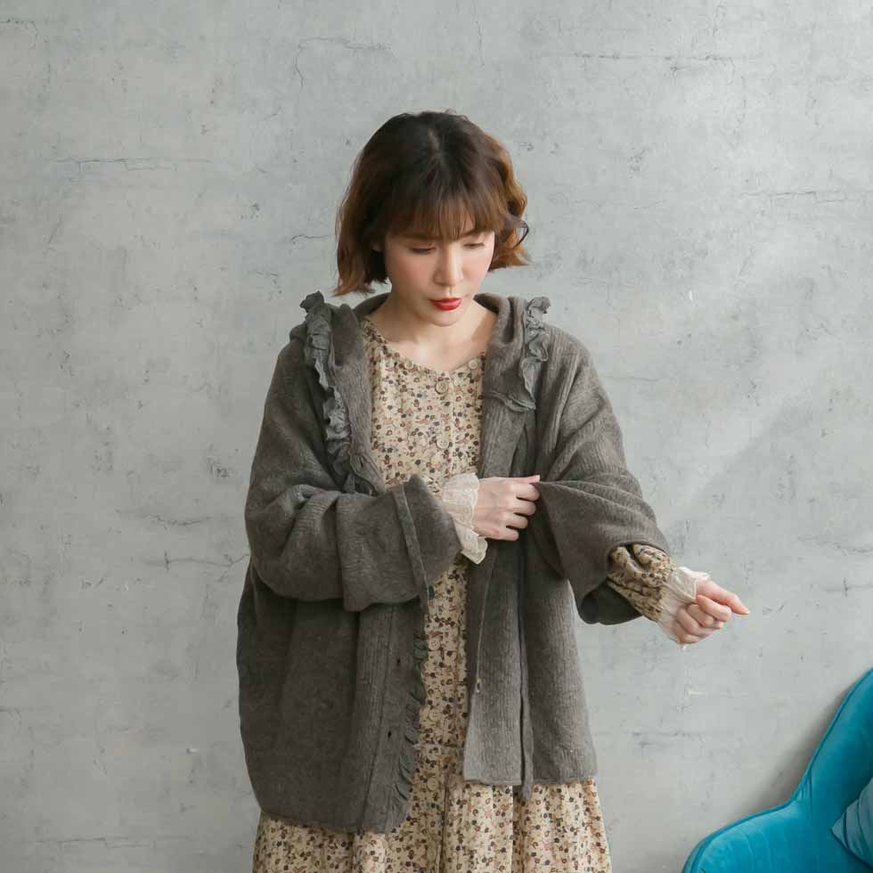 品揃え豊富で 在庫限りッ アウトレット ニットパーカー 前開き ボタン留め 圧縮ウール 全2 色 グレー 灰色 長袖 防寒 ニットカーディガン ウール70 ポリエステル30 刺繍 見せ スカラップレース 秋服 秋物 秋用 秋冬 冬服 冬物 冬用 アウター 55