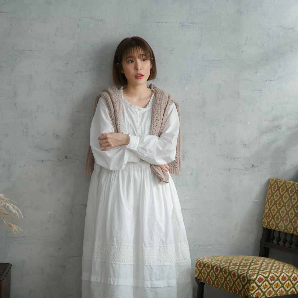 レディースファッション ワンピース 裾 天然素材 綿100 コットン100 長袖 白色 オフホワイト 全3色 スカラップレース 北欧風 ゴージャス ワンピース 限定 お買い物マラソン レース 夏用 夏物 夏服 春夏 春用 春物 春服 ボタン留め 前開き 見せ 21秋冬