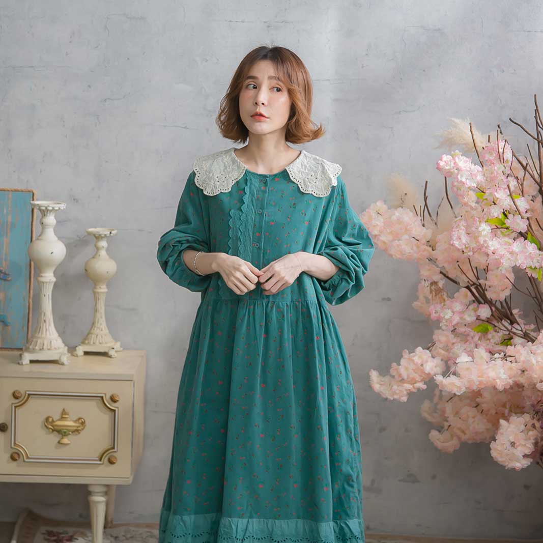 秋冬新作 ブルーグリーン ワンピース 青緑色 セーラー風 見せ 見せ 秋冬 襟 小花柄 ワンピース 全2色 ワンピース 全2色 長袖刺繍レースコーデュロイロングワンピース ブルーグリーン 青緑色 長袖 コットン100 綿100 天然素材