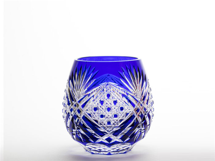 日本酒 酒器 贈り物 グラス ロックグラス 新生活 人気 ギフト 誕生日 結婚祝い 内祝いおしゃれ おちょこ 器 盃 杯 さかずき お猪口 陶瓷器 食器 プレゼント 伝統の江戸切子 八角篭目文様 丸オールドグラス ルリ ウイスキー ロックグラス 酒 焼酎カップ 和食器