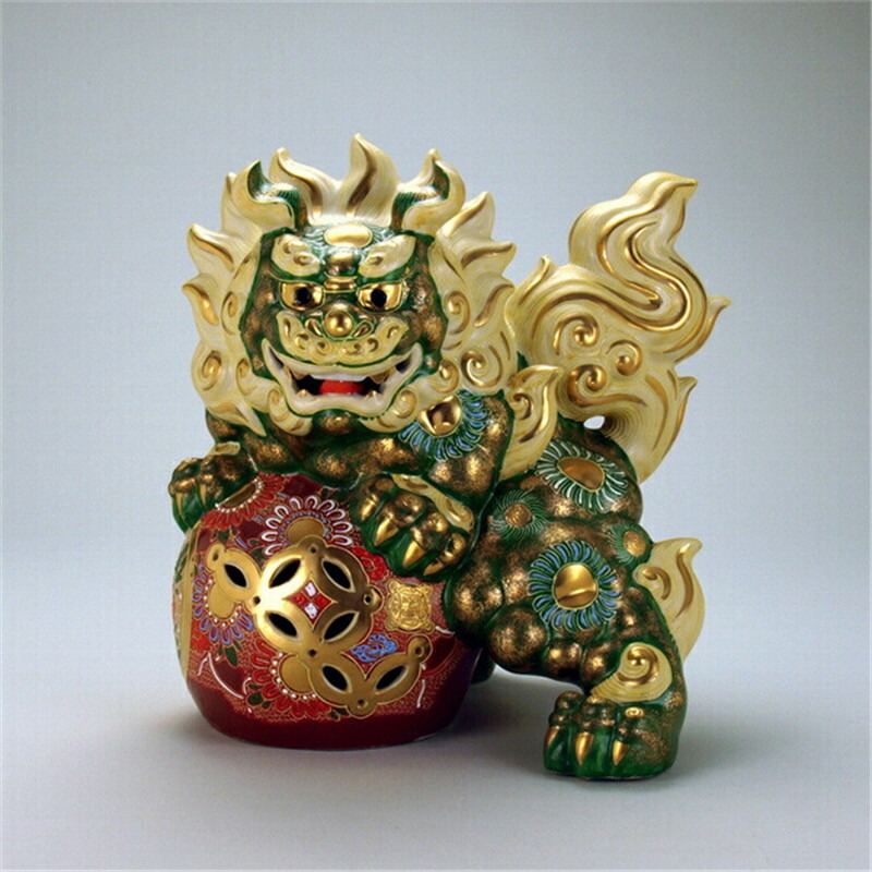 九谷焼 玉獅子 8号 剣獅子・ 白盛 縁起の置物 洗練されたこだわり