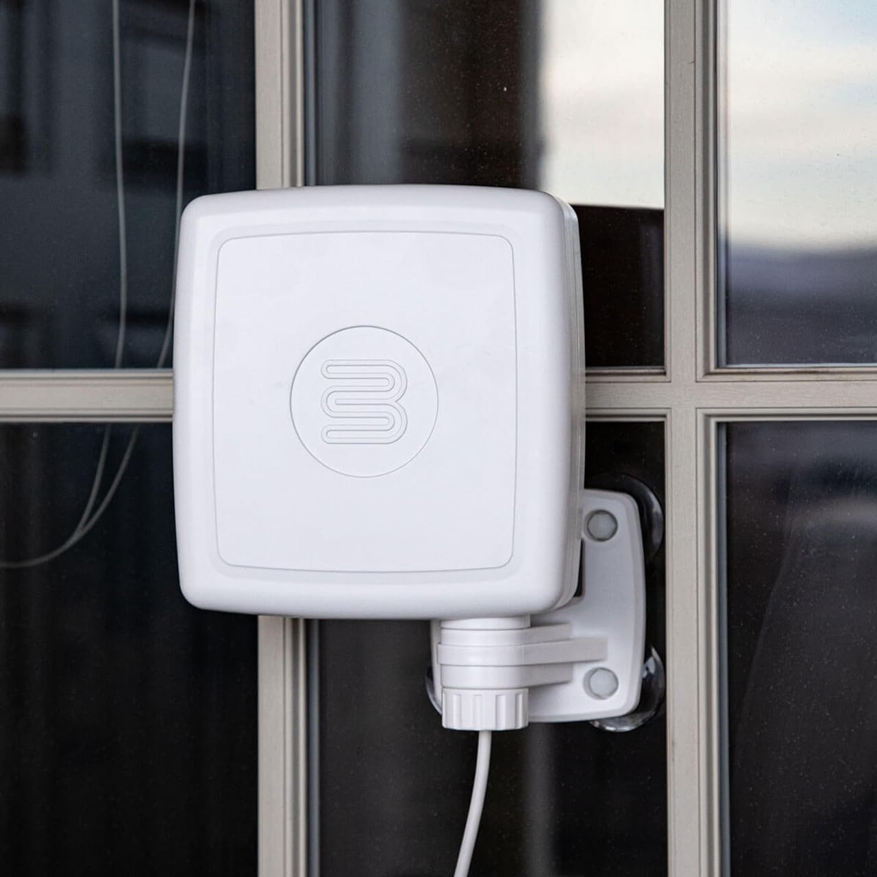 (ボルトン) Technical Beacon 5G | 指向性セルラーアンテナ | Nメスコネクタ | 617-4000 MHzに相応う | 最大限度7dBi有益 | 吸盤マウント | 全ての履歴受け支える | 6フート有線テレビ | IP67 | 屋内/室外