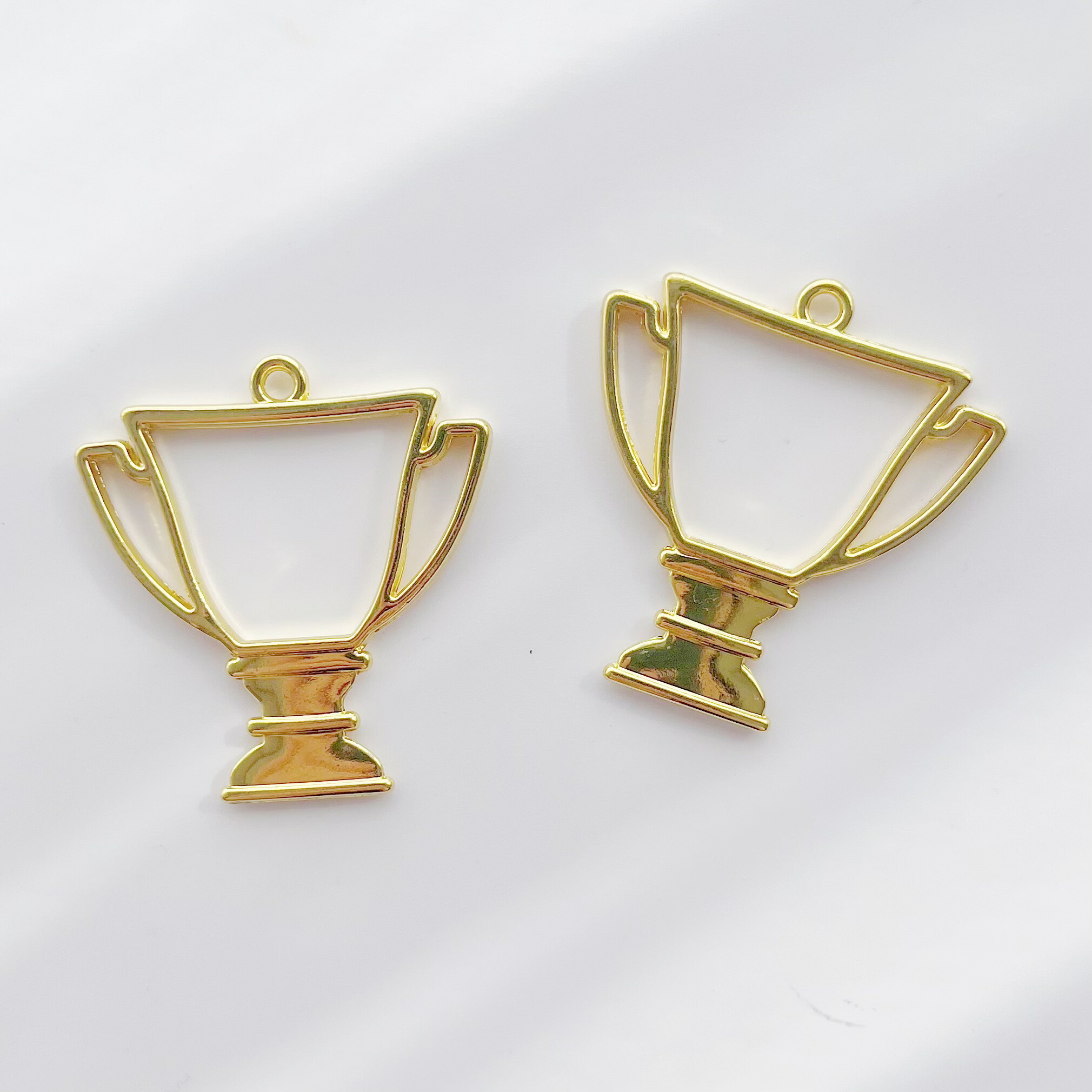 優勝杯とアクセサリーのまとめ！なんと総グラム500越え！ 楽天市場】2個 トロフィー レジン枠 / gold ゴールドフレーム