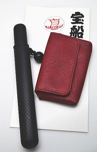 楽天市場】粋な和柄の布製かます 腰差し煙草入れ がま口 藍色/矢羽根柄