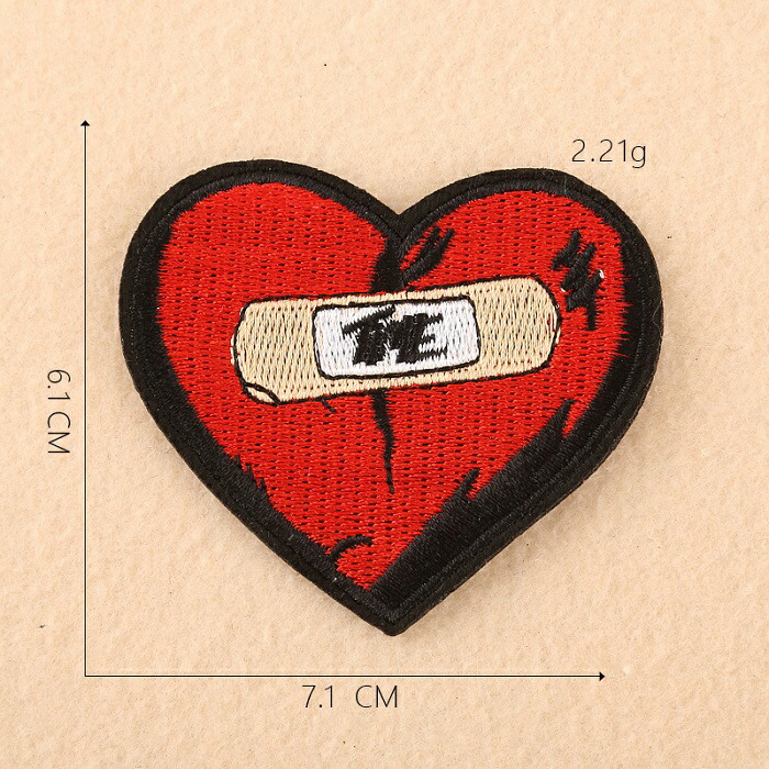 ワンダフルワールド　ハート型フェルトワッペン ブローチ　大小セット赤 8aa5d7de1d3c74ec054d43ff1e4de7