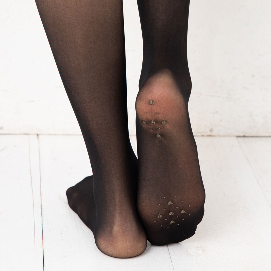 楽天市場 Tuche ヒールも安心 ショートストッキング 22 24cm ブラック ベージュ 日本製 足裏すべり止め Scyゾッキ レディース グンゼ レッグウェア専門店 美足花舞