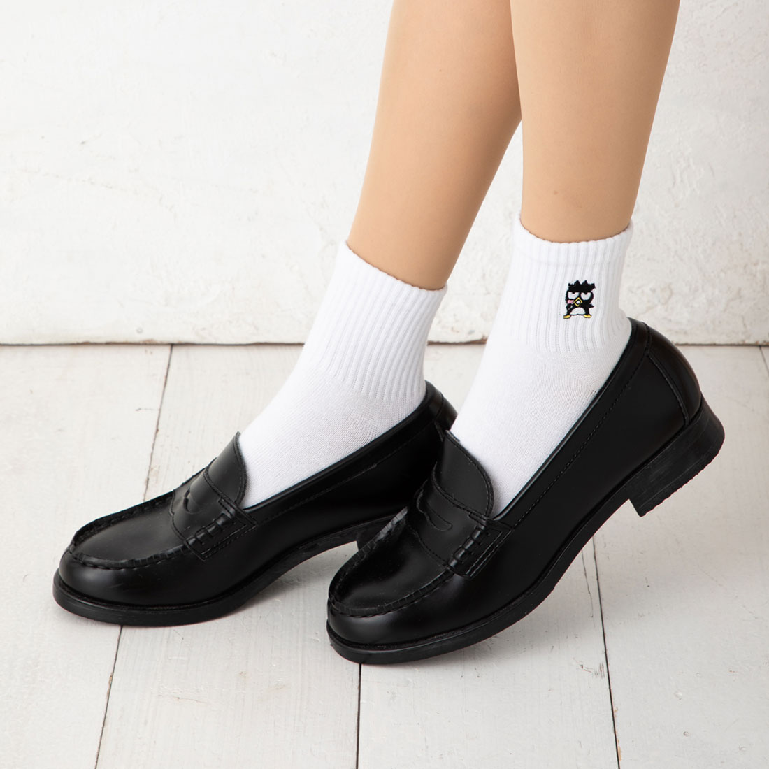 楽天市場 バッドばつ丸 ワンポイント刺繍ソックス 23 25cm 白 スクールソックス 靴下 レディース サンリオ レッグウェア専門店 美足花舞