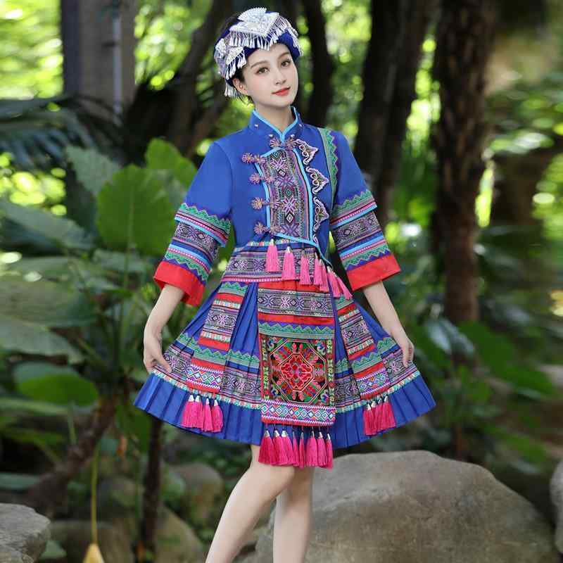 中国 民族衣装 春秋 ミャオ族 大人 レディース 大きいサイズ 七分袖 スタンドカラー トップス プリーツスカート 膝上丈 エスニック ステージコスチューム ダンス パフォーマンス 刺繍 おしゃれ レトロ タッセル 花 青 赤