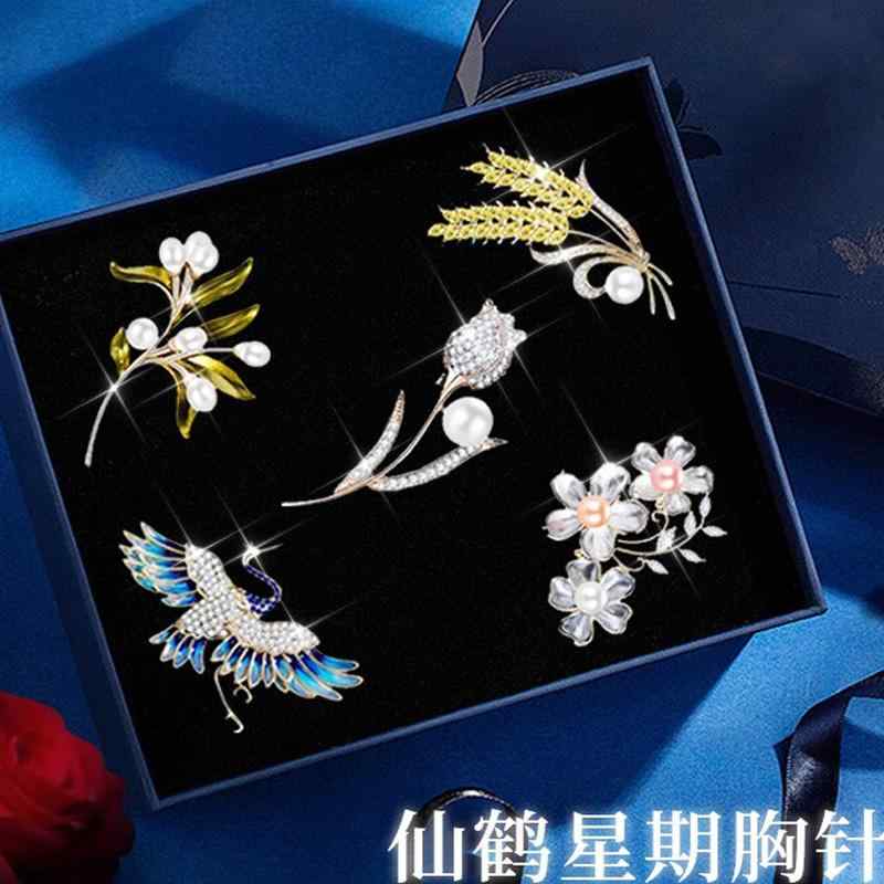 ブローチ セット ハイエンド 婦人 秋冬 コート ピン ボタン コサージュピン カラーピン ギフト アクセサリー 蝶 レディース 鶴