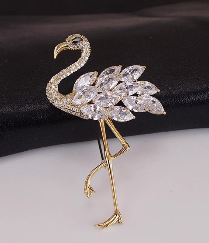 動物ブローチ おしゃれ スーツピン 装飾 タンチョウ 鳥 アメリカ ハイエンドキラキラ 金メッキ コサージュ 女性 コート セーター ハイエンド アクセサリー ギフト