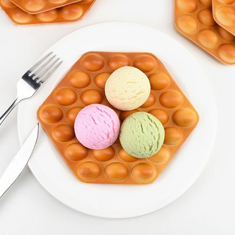 食品サンプル 香港エッグワッフル リアル 硬質 PU素材 アイスクリーム添え カフェ 店舗用 ディスプレイ見本 デコレーション 撮影小物 オブジェ