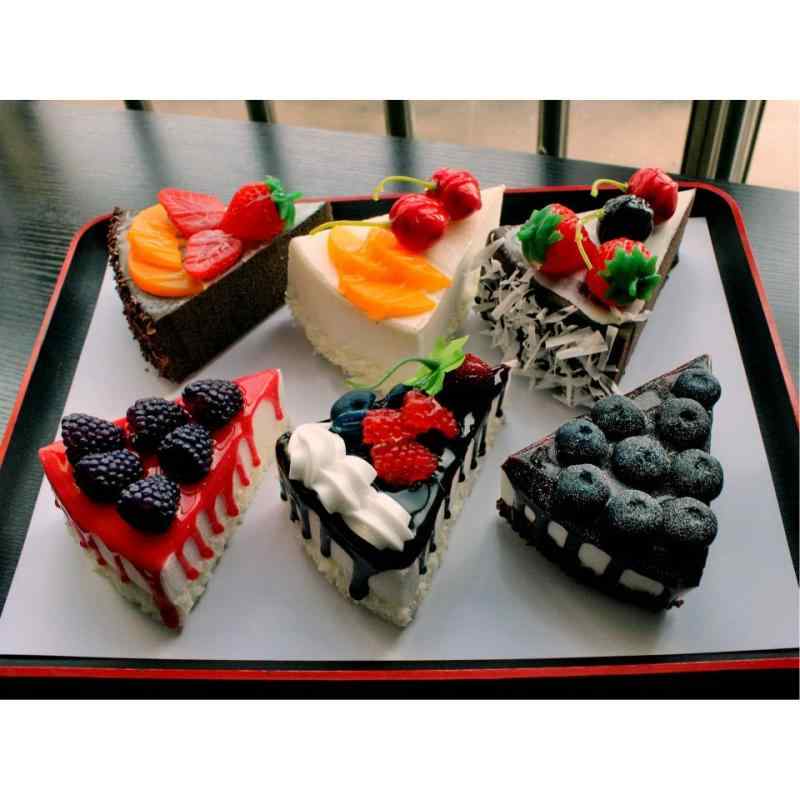 食品サンプル リアル フルーツクリームケーキ 模型 PU製 三角カット インテリア飾り ディスプレイ 置物 オブジェ 撮影用小道具 店舗 カフェ デコレーション