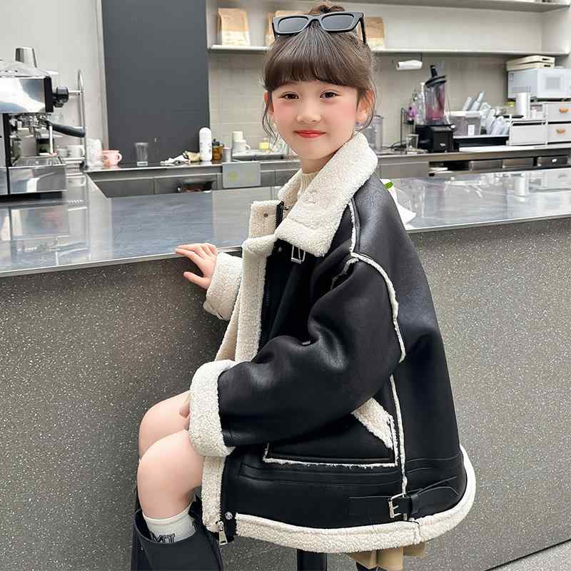 アウター ジャケット 女の子 ジュニア ガールズ フェイクムートン ボア シープボア モコモコ 厚手 裏ボア 秋冬物 カジュアル 襟付き ショート丈 長袖 フードなし 柔らかな肌触り ブラウン 綿混