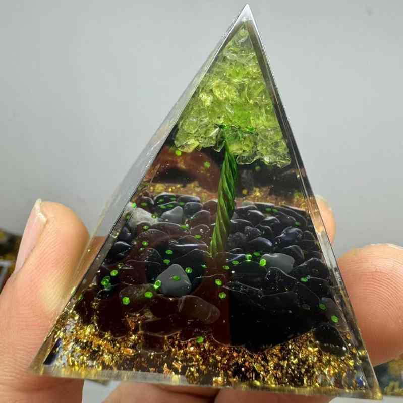 楽天市場】天然 水晶 ピラミッド クリスタル 置物 インテリア オブジェ