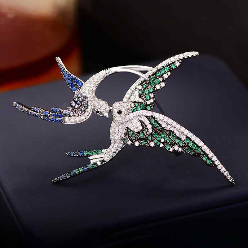 ブローチ レディース ツバメモチーフ 鳥 ジルコニア 銅製 電気メッキ加工 個性的 上品 エレガント ジャケット ドレス フォーマル パーティー アクセサリー