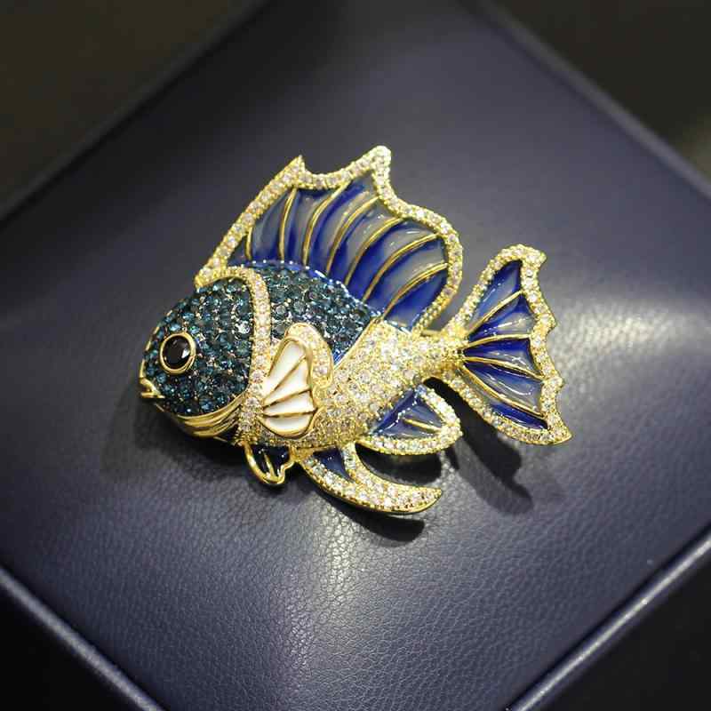 ブローチ 男女兼用 金魚モチーフ 宝石入り ブルー パープル ゴールド 銅製 電気メッキ加工 かわいい エレガント 万能 通勤 カジュアル 20,855円