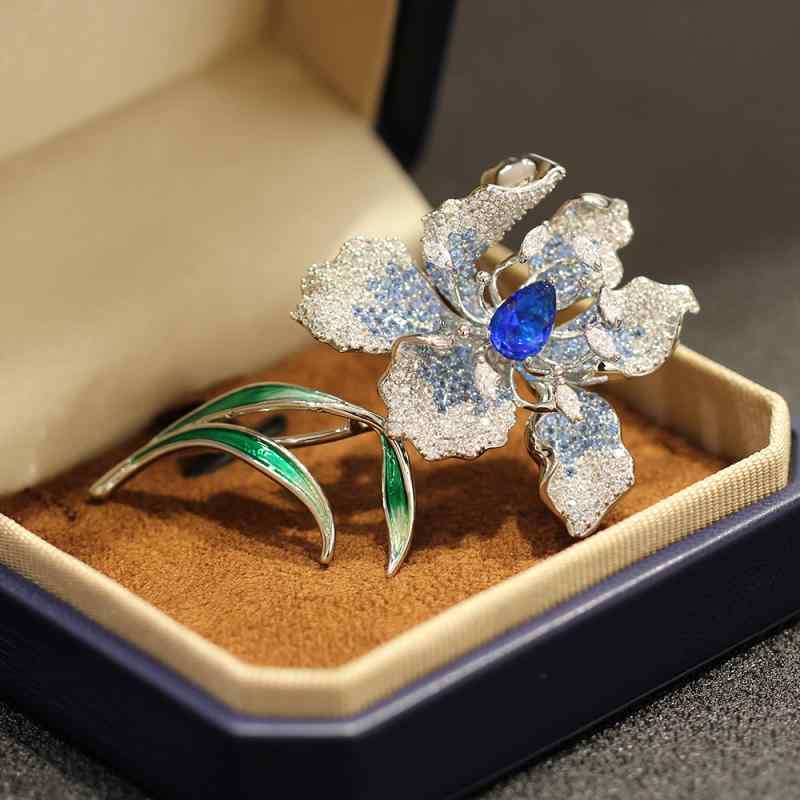 ブローチ レディース 微・纎ジルコニア ブルーロータス 高級感 エレガント オリエンタル調 銅製 電気メッキ加工 シルバー ブルー 通勤用 春 プレゼント｜モズラボ