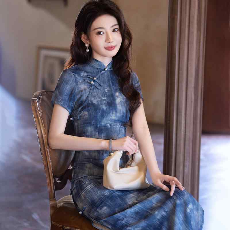 チャイナドレス レディース 春夏 新中式 レトロ 高級感 水墨画風プリント 細見え Vネック ロング丈 光沢綿麻素材 三分袖 低スリット イージーケア 伸縮性 チャイナボタン