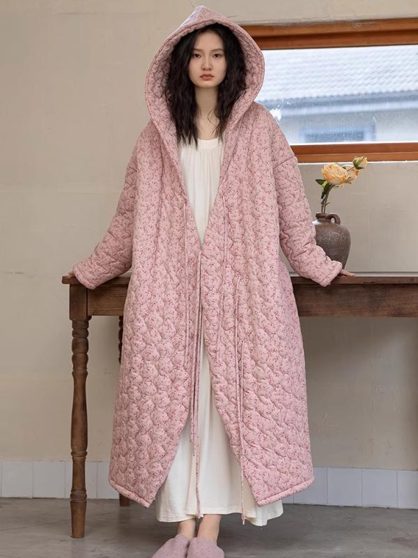 マタニティ レディース 中綿入り あったか 保温性 フード付き コットン100% 長袖 小花柄 ウエスト紐付き ポケット付き ルームウェア パジャマ ガウン ワンピース 産後 入院準備 秋冬用|モズラボ