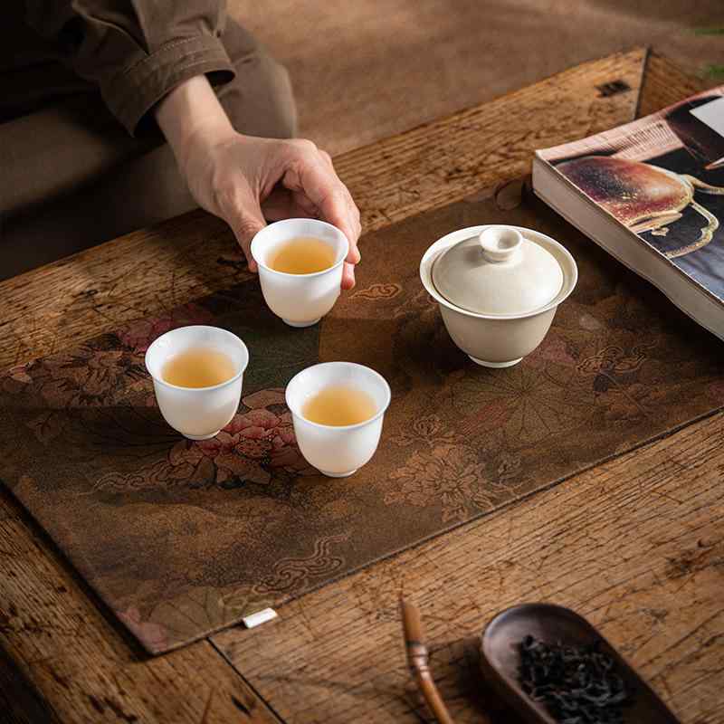 茶席マット 香雲紗 乾式茶席 一人用 新中国風 モダンチャイニーズ 中国スタイル 高級感 上質 断熱 耐熱 ティーポット置き 茶盤敷き テーブルセンター 布製 花柄 インテリア雑貨 6,292円