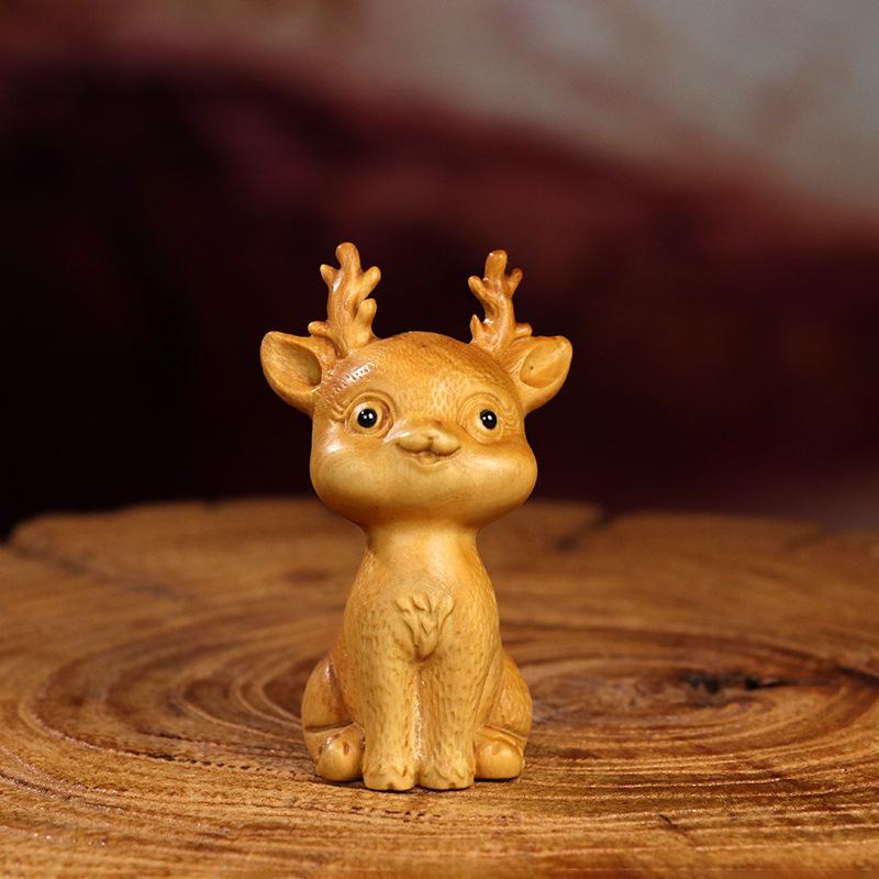 置物 かわいい デフォルメ 小鹿 柘植 天然木 木彫り 手のひらサイズ 開運 縁起物 お守り 無事 交通安全 招福 インテリア デスク 車内 玄関 リビング プレゼント ギフト