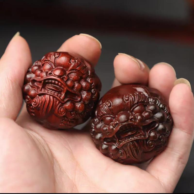 置物 貔貅 小葉紫檀 彫刻 開運 金運招来 願望成就 縁起物 マッサージボール 健康球 握り玉 手遊び 鑑賞品 インド産 天然木製 古典スタイル インテリア 癒し