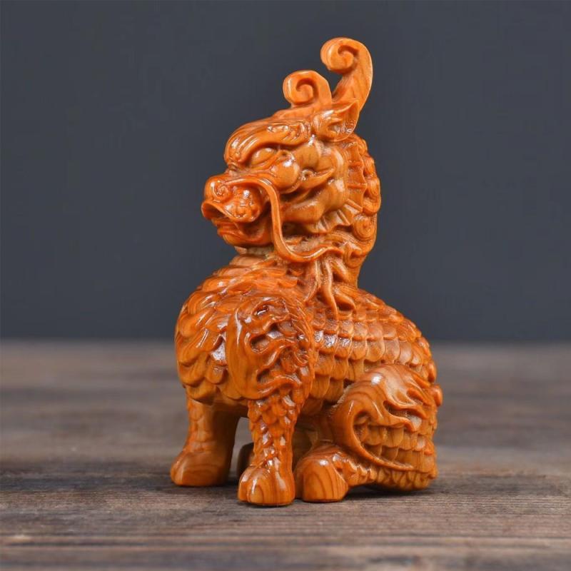 置物 崖柏木製 麒麟 彫刻 天然木 無垢材 開運招福 金運祈願 古代神獣 縁起物 風水アイテム 卓上飾り おしゃれ インテリア オブジェ 中華風