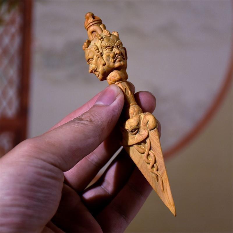 置物 メンズ 黄楊木製 降魔杵 無垢材 彫刻 手彫り 魔除け 厄除け 開運 お守り 携帯用 車内装飾 カーアクセサリー インテリア デスク飾り 14cm